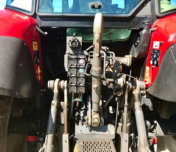 Massey Ferguson 5713 Efficient D4 5 of 15