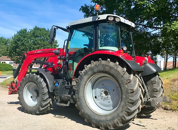 Massey Ferguson 5713 Efficient D4 3 of 15