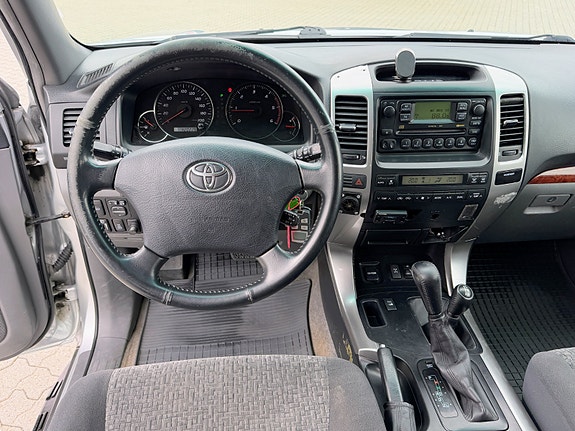 Toyota Land Cruiser 6 of 11