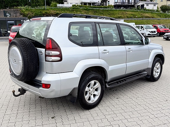 Toyota Land Cruiser 3 of 11
