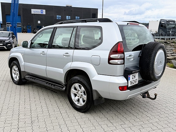 Toyota Land Cruiser 4 of 11