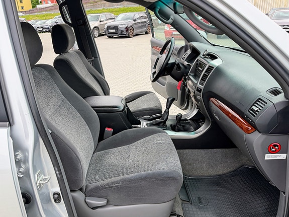Toyota Land Cruiser 8 of 11