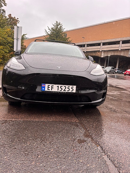 Tesla Model Y 6 of 30