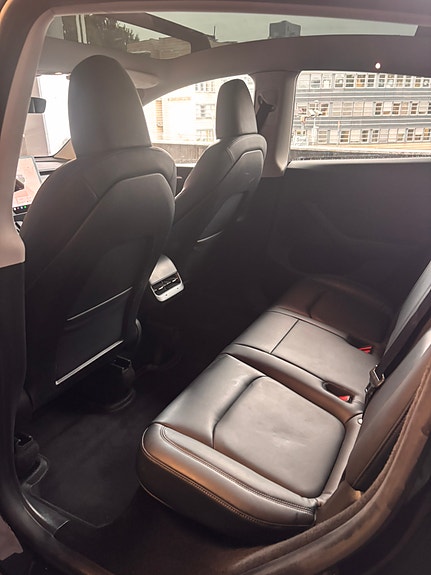 Tesla Model Y 19 of 30