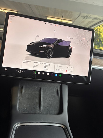 Tesla Model Y 17 of 30