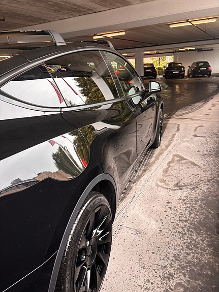 Tesla Model Y 30 of 30