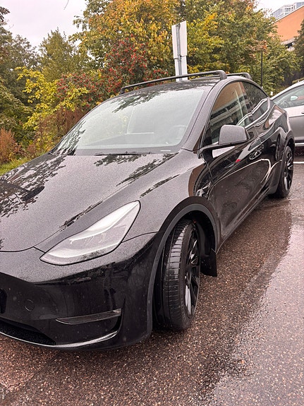 Tesla Model Y 11 of 30