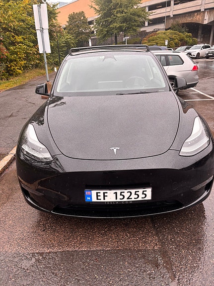 Tesla Model Y 8 of 30
