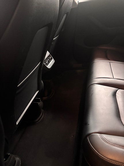 Tesla Model Y 20 of 30