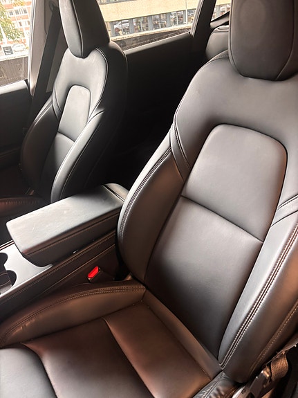 Tesla Model Y 18 of 30
