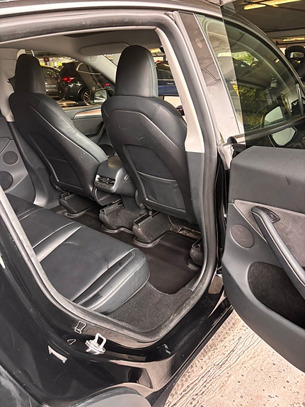 Tesla Model Y 26 of 30