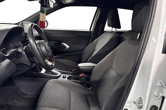 Toyota Yaris Cross 3 of 13