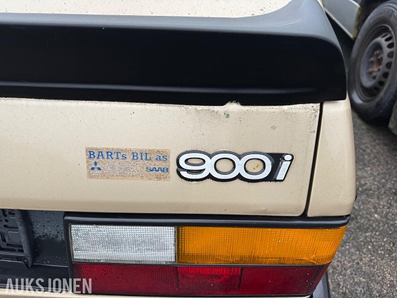 Saab 900 8 of 21