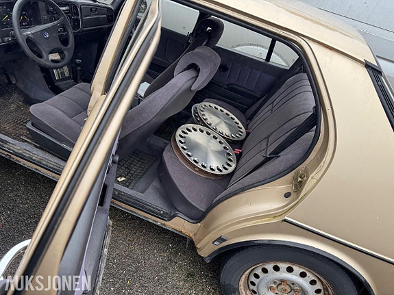 Saab 900 14 of 21