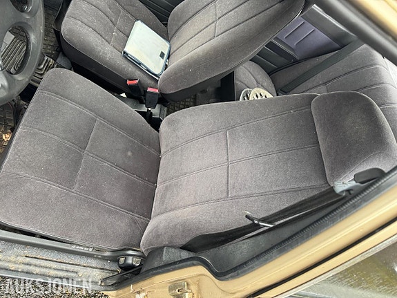 Saab 900 18 of 21