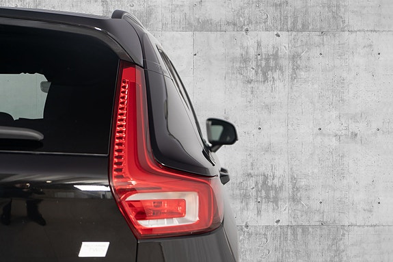 Volvo XC40 12 of 30