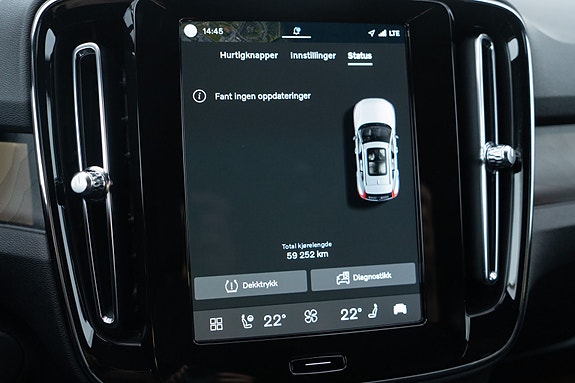 Volvo XC40 30 of 30