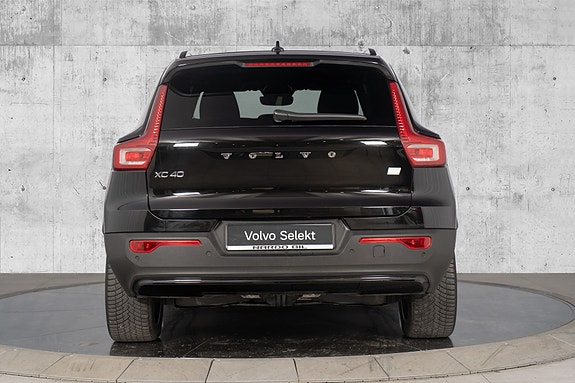 Volvo XC40 11 of 30