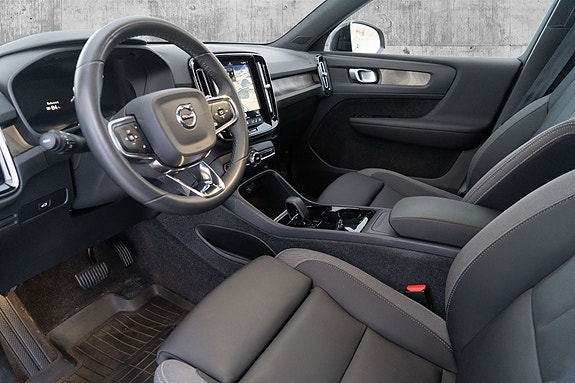 Volvo XC40 17 of 30