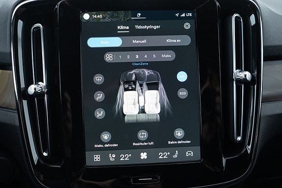 Volvo XC40 27 of 30
