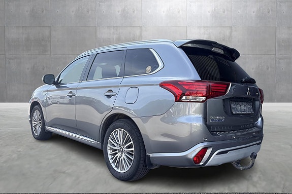 Mitsubishi Outlander 2 of 8