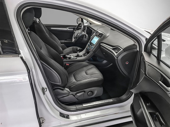Ford Mondeo 13 of 25
