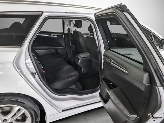 Ford Mondeo 17 of 25