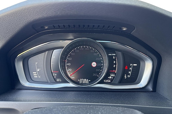 Volvo V60 Cross Country 8 of 15