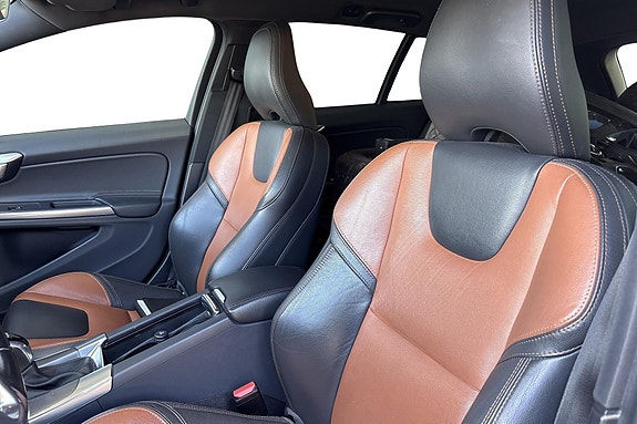 Volvo V60 Cross Country 5 of 15