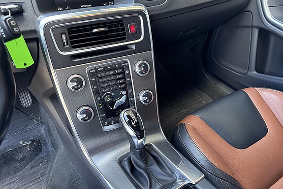 Volvo V60 Cross Country 10 of 15