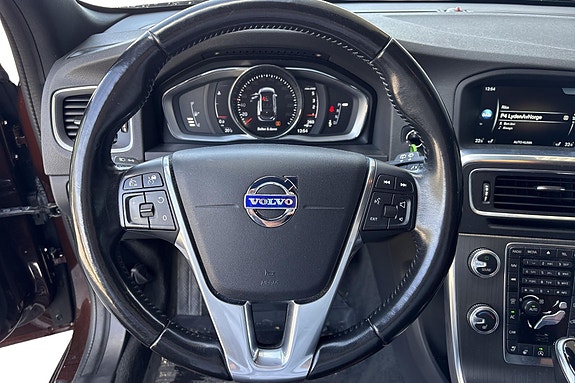 Volvo V60 Cross Country 7 of 15