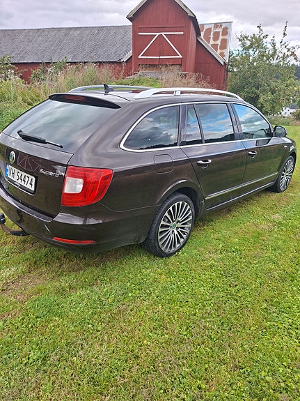 Skoda Superb 2 of 28
