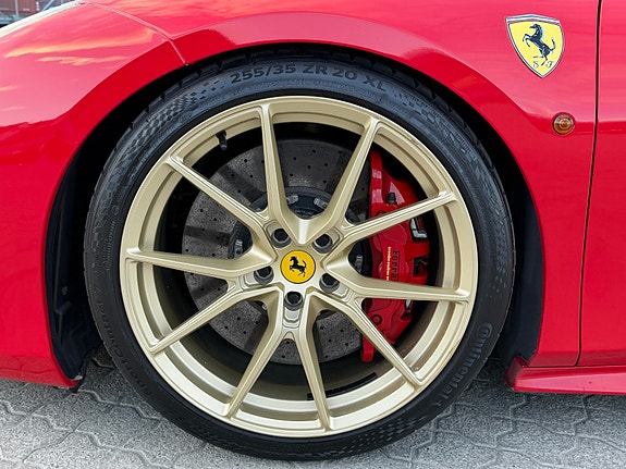 Ferrari 488 Spider 6 of 18