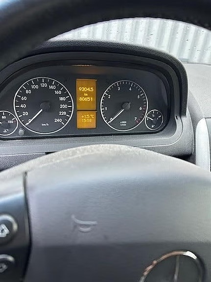 Mercedes-Benz A150 3 of 6