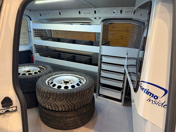 Volkswagen Caddy Maxi 16 of 17