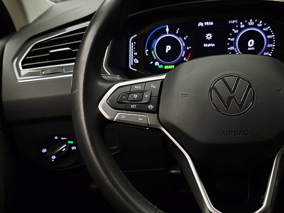 Volkswagen Tiguan 16 of 30