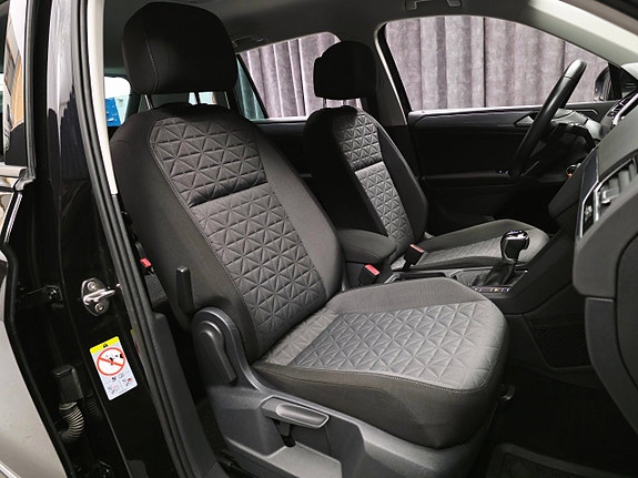 Volkswagen Tiguan 12 of 30