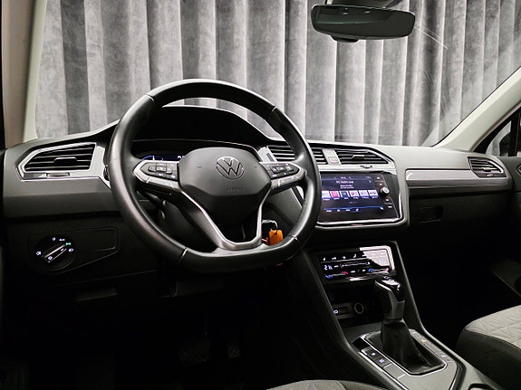 Volkswagen Tiguan 14 of 30