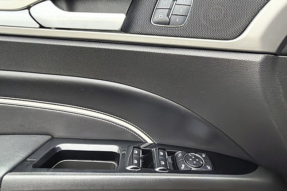 Ford Mondeo 12 of 27