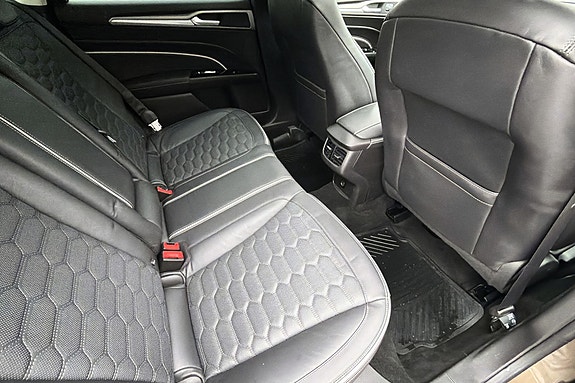 Ford Mondeo 26 of 27