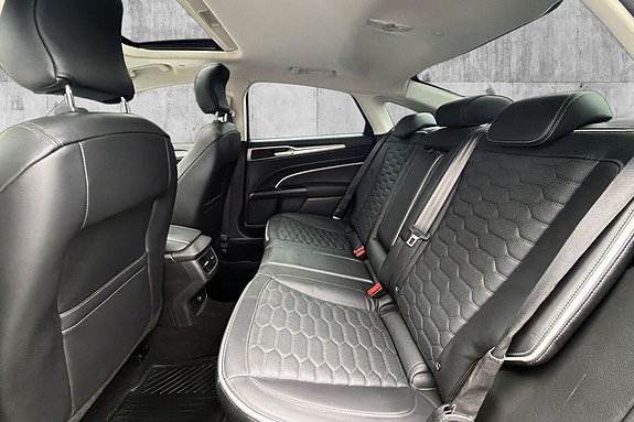 Ford Mondeo 14 of 27
