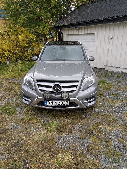 Mercedes-Benz GLK220 2 of 9