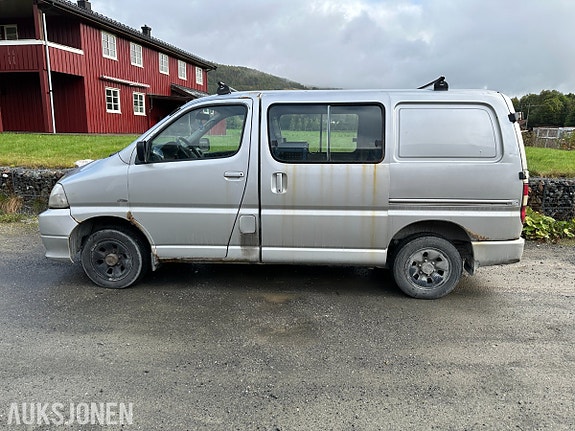 Toyota HiAce 5 of 28