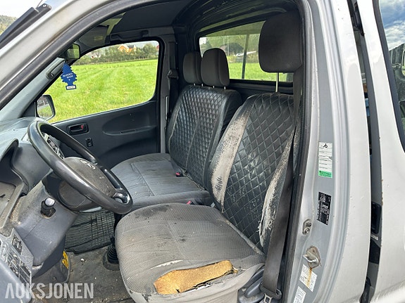 Toyota HiAce 23 of 28