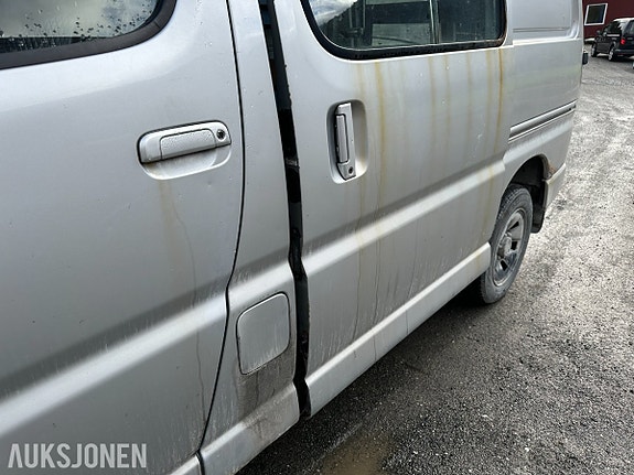 Toyota HiAce 11 of 28