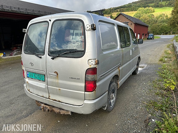 Toyota HiAce 3 of 28