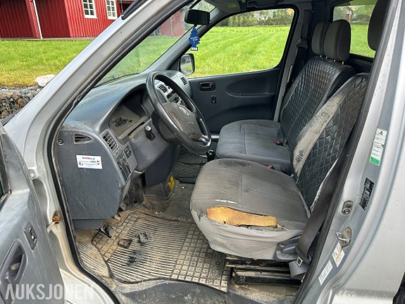 Toyota HiAce 22 of 28