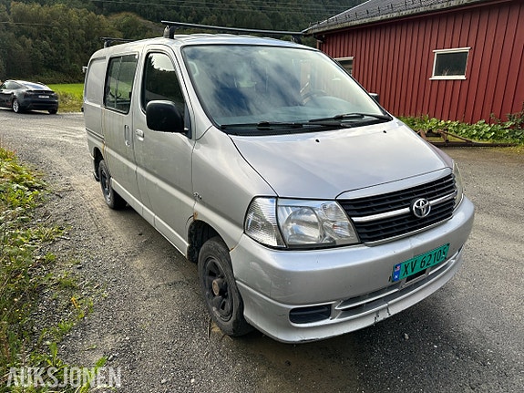 Toyota HiAce 2 of 28