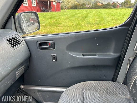 Toyota HiAce 28 of 28