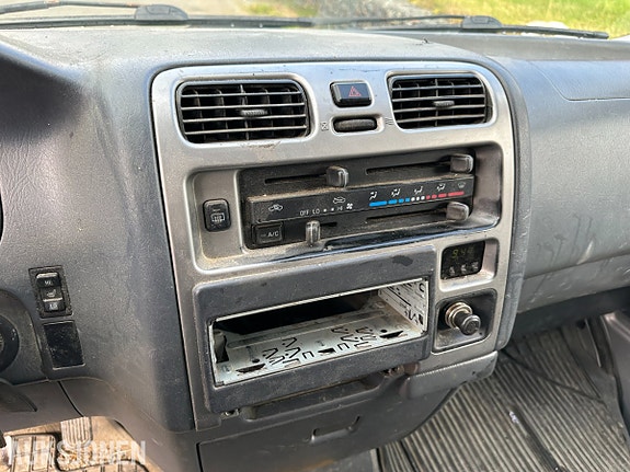 Toyota HiAce 26 of 28